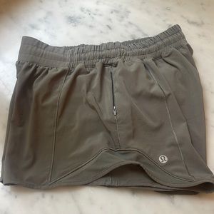 Lululemon Hotty hot EUC 6-Tall